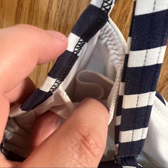 Lands’ End Navy Blue & White Stripe Tankini Top Swimsuit Top Size 4 w/ Underwire - Picture 5 of 7